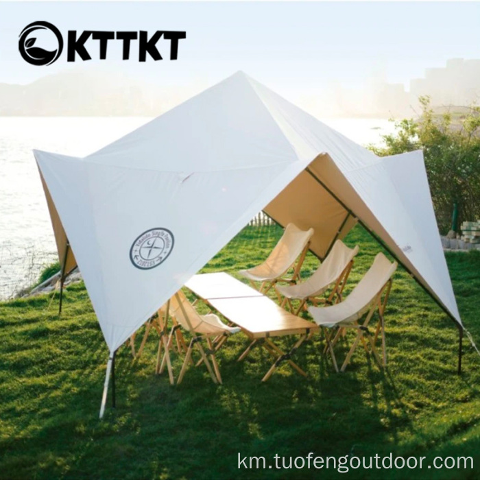 តង់ដ៏ធំមួយតង់ដែលមានដំបូលបួនចង្អុល